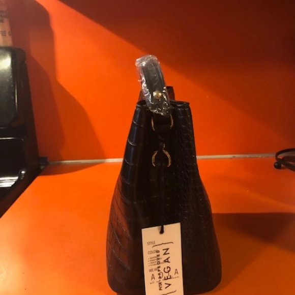 AOTA small bucket bag - new - Picture 2 of 2